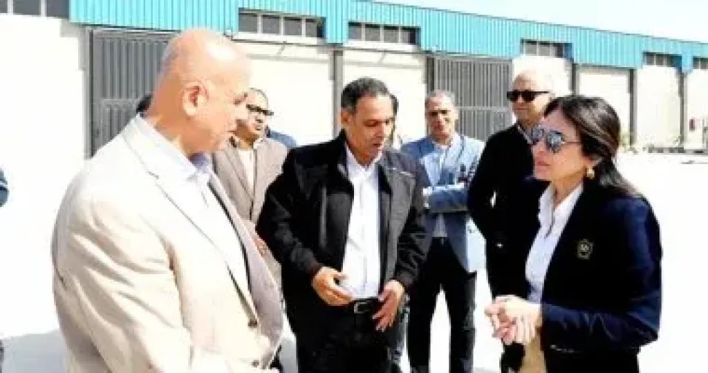وزيرة الإسكان تتفقد المحطة الوسيطة للمخلفات بالمنطقة الصناعية الأولى بالعبور