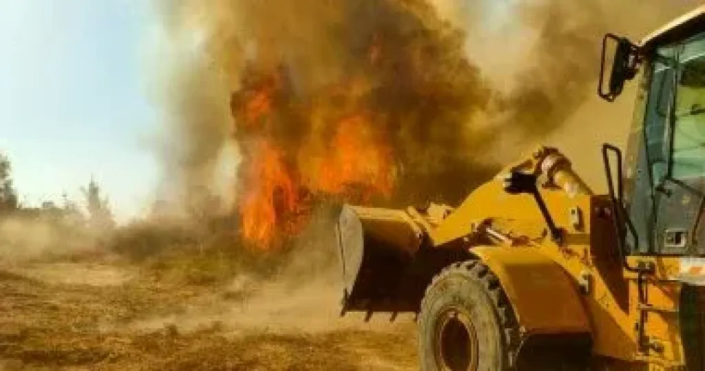 السيطرة على حريق بدروم به مخلفات داخل عقار في العبور دون خسائر بشرية