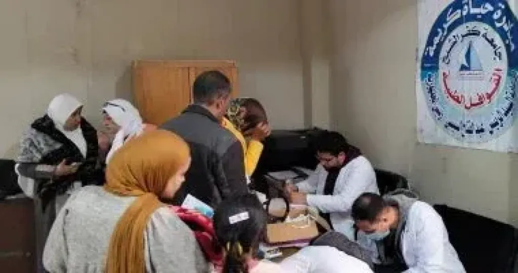 985 حالة و10 تخصصات.. قافلة طبية متكاملة لطب الإسكندرية تخدم أهالي العامرية