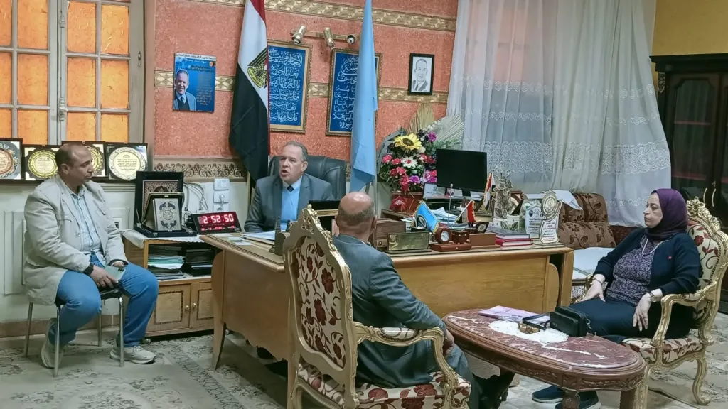 وكيل وزارة التربية والتعليم بأسيوط يناقش جهود ضبط منظومة الأداء والانضباط