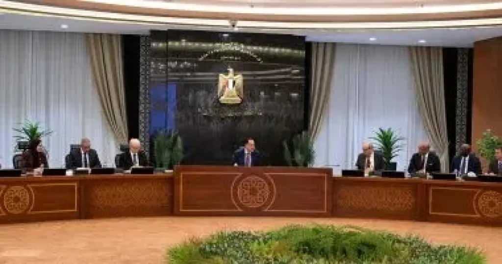 رئيس الوزراء يتابع مع نائب رئيس مؤسسة التمويل الدولية ملف إدارة وتشغيل المطارات