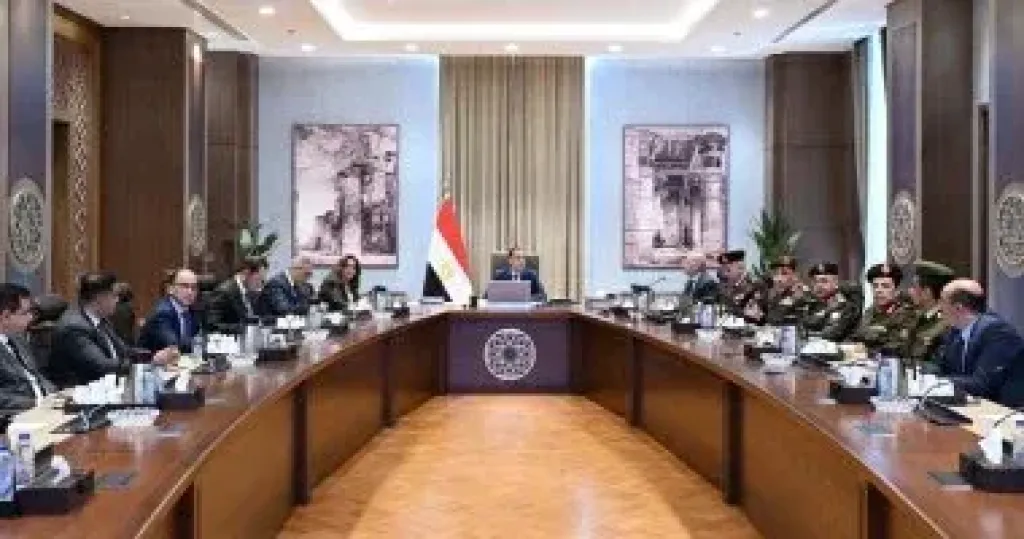 رئيس الوزراء يستعرض المشروعات الجارى تنفيذها بالقاهرة بالتنسيق مع الهيئة الهندسية