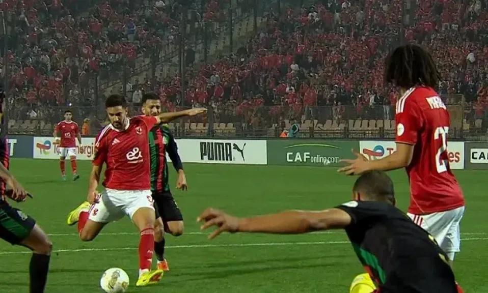 75 دقيقة.. الأهلي يضغط والجيش الملكي يصمد.. ونزول كامويش وبلعمري