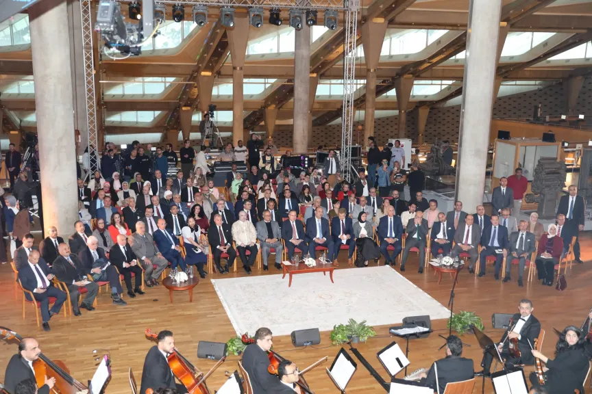 قنصوة وزايد يسلمان جائزة مكتبة الإسكندرية العالمية للفائزين