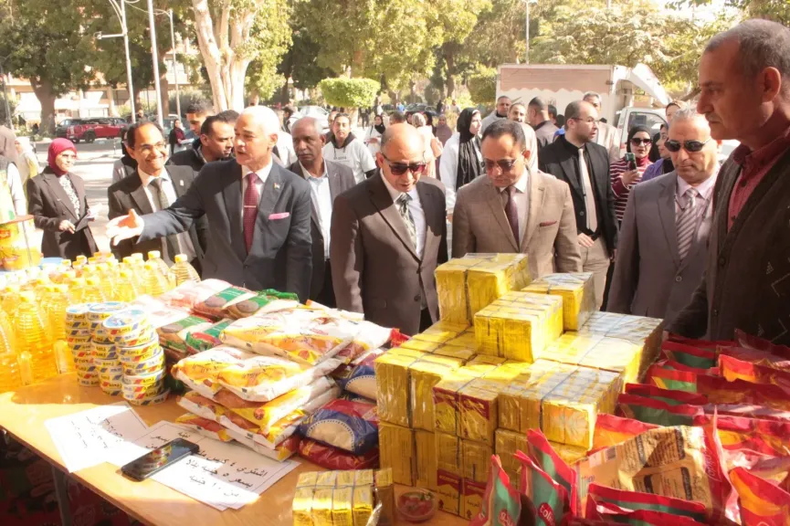 محافظ أسيوط يتفقد معرض أهلا رمضان بأبوتيج ويوجه بدراسة إنشاء منفذ دائم للسلع المخفضة