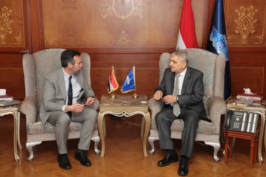 الفريق أسامة ربيع يناقش خطط الإبحار المستقبلية مع المدير التنفيذي لمنطقة جنوب أوروبا للخط الملاحي Hapag-Lloyd