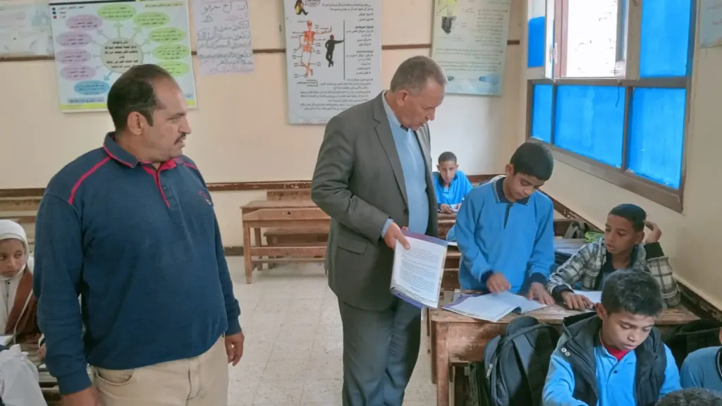 جولة مفاجئة لوكيل وزارة التعليم بأسيوط تستهدف 4 مدارس بصدفا