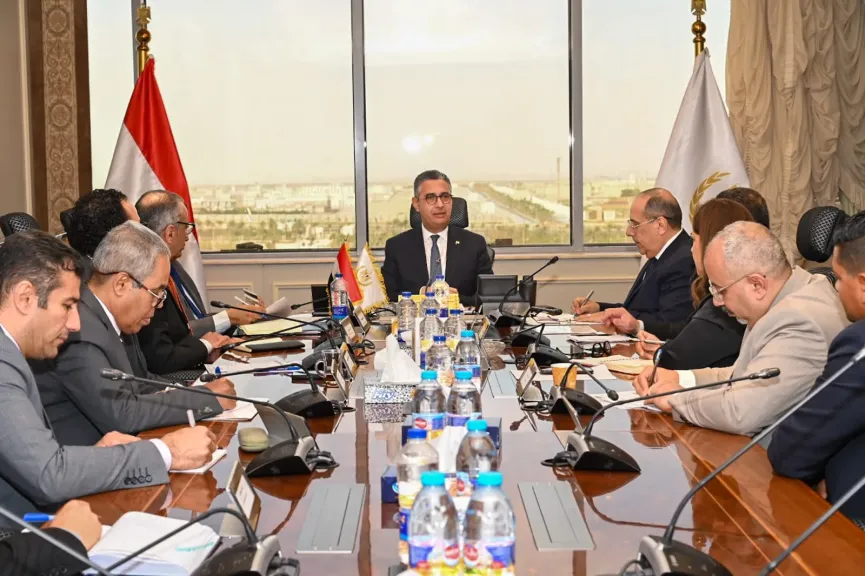 تنفيذًا لتوجيهات القيادة السياسية.. وزير التموين: صرف المنحة الإضافية على البطاقات التموينية للأسر الأولى بالرعاية غدًا