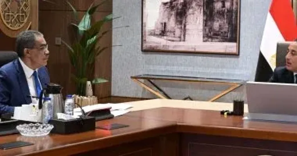 مدبولى يستعرض مع وزير الإعلام خطة العمل وتنفيذ تكليفات الرئيس حول الرأى العام