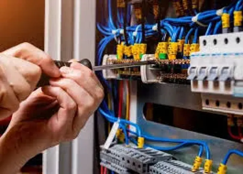 حماة المرافق.. ضبط 1136 سرقة تيار كهربائى وألف قضية بمترو الأنفاق والمحطات