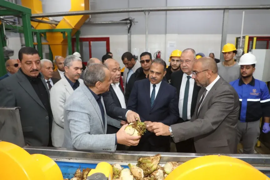 محافظ الشرقية يشهد موسم توريد محصول بنجر السكر بالصالحية الجديدة