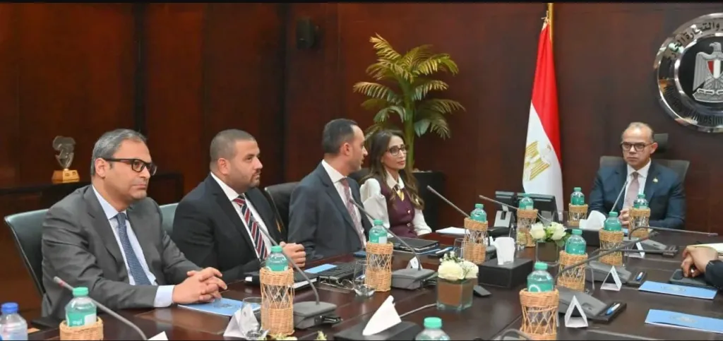وزير الاستثمار والتجارة الخارجية يلتقي مسؤولي نيسان - مصر لبحث خطط الشركة التوسعية وزيادة الإنتاج والتصدير