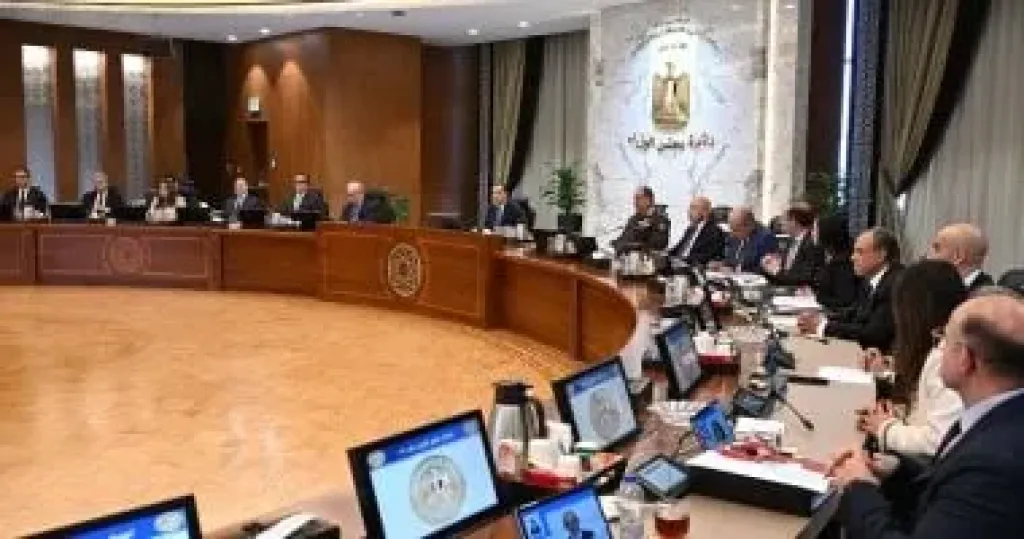 رئيس الوزراء يوجه بتعزيز التواصل مع البرلمان والرد الفورى على طلبات النواب