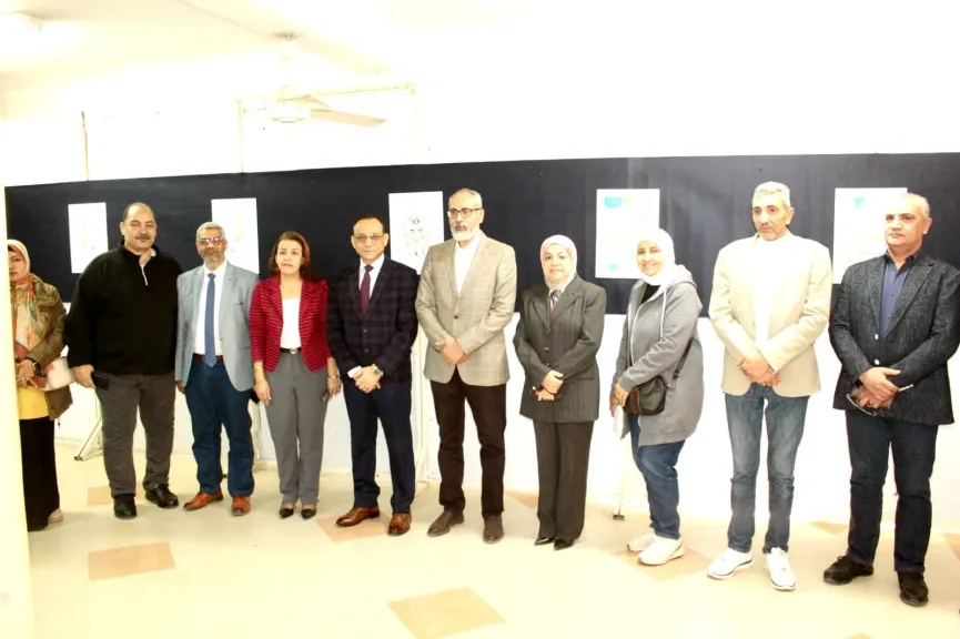 معرض فني يجسد تداخل الإنسان والآلة بكلية التربية النوعية بجامعة أسيوط