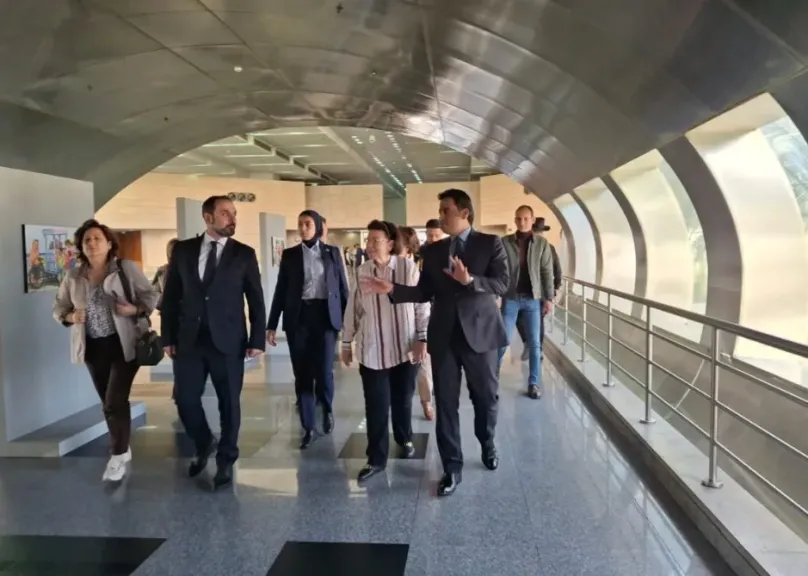 وزيرة الثقافة اليونانية تزور المتحف القومي.. وتُشيد بثراء الحضارة المصرية وروابطها التاريخية مع اليونان |صور