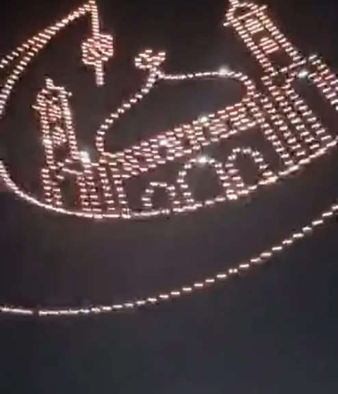 احتفالا باسطلاع هلال رمضان.. أسماء الله الحسنى فى سماء الحسين