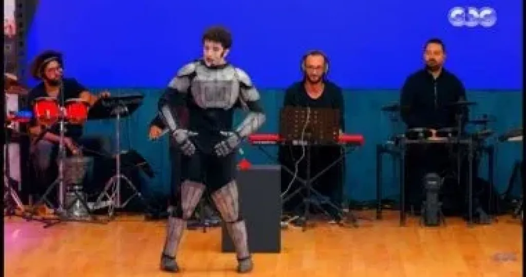 محمد تامر يبهر لجنة كاستنج بأداء استثنائي لشخصية روبوت