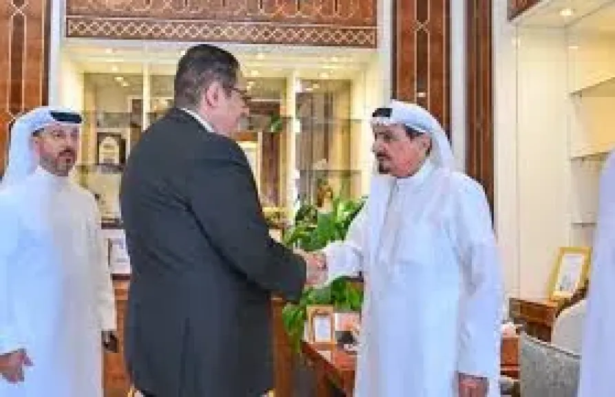 حاكم عجمان يستقبل رئيس جامعة القاهرة لبحث تعزيز التعاون العلمى والأكاديمى