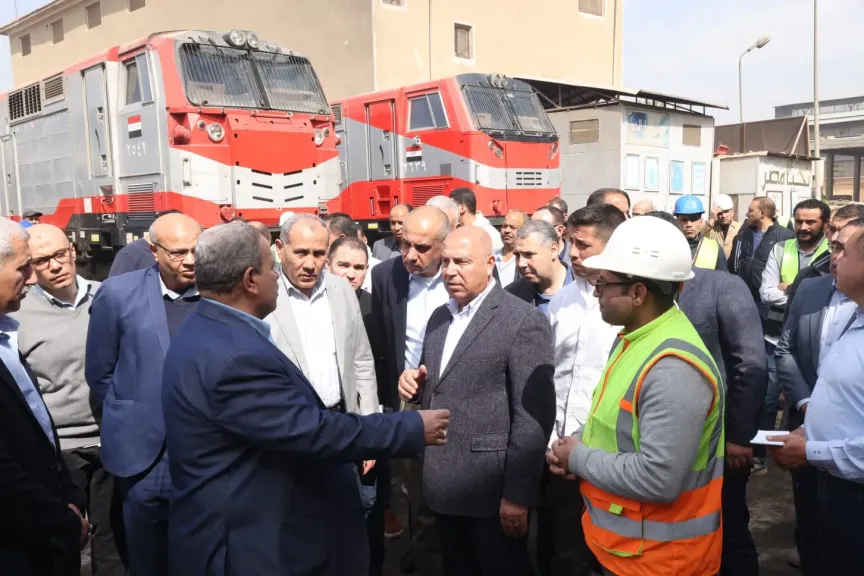 وزير النقل  بجولة تفقدية  بورش ابو غاطس والفرز لمتابعة أعمال الصيانة ويؤكد لامكان لأى مقصر فى أداء وظيفته.