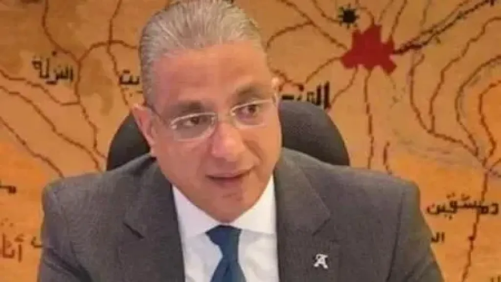 محافظ الجيزة يعقد اجتماعًا موسعًا مع مديري المديريات ورؤساء الأجهزة لوضع أجندة العمل