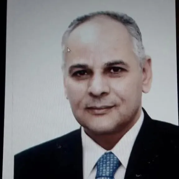 الكاتب الصحفي محمود شاكر يعزى الأسرة الصحفية في وفاة  محمود عبد العظيم مدير تحرير  الأهرام