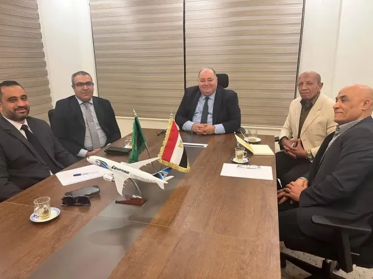 القنصل المصري بالرياض يبحث مع وفد اتحاد شباب المصريين بالخارج استعدادات إطلاق  مسابقة “المبدع المصرى الرياضية