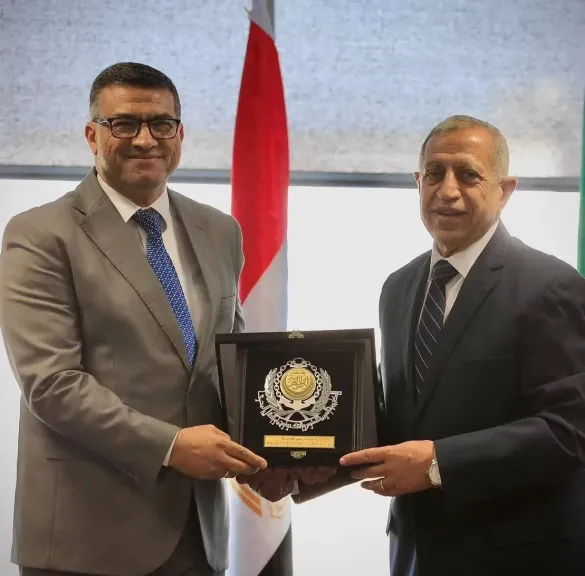 رئيس الأكاديمية العربية يكرم الدكتور مصطفى سليم بمناسبة تعيينه محافظاً لقنا