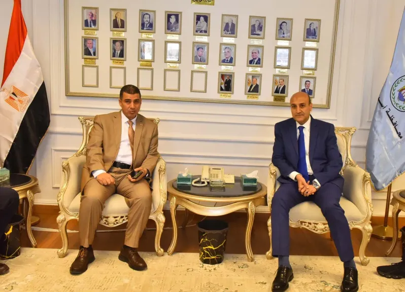 محافظ أسيوط يستقبل رئيس جامعة أسيوط الجديدة التكنولوجية للتهنئة