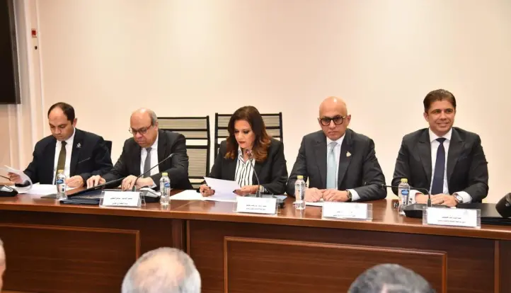 وزير الطيران المدني يستعرض خطة تطوير القطاع أمام لجنة السياحة والطيران بمجلس النواب |صور