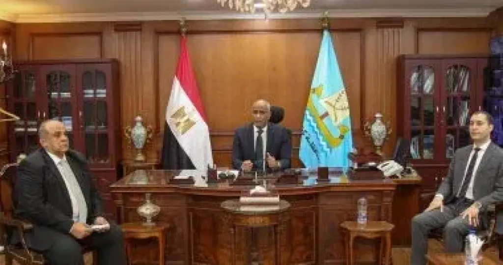 محافظ كفر الشيخ يناقش بعض الملفات الخدمية والتنموية مع أعضاء النواب والشيوخ