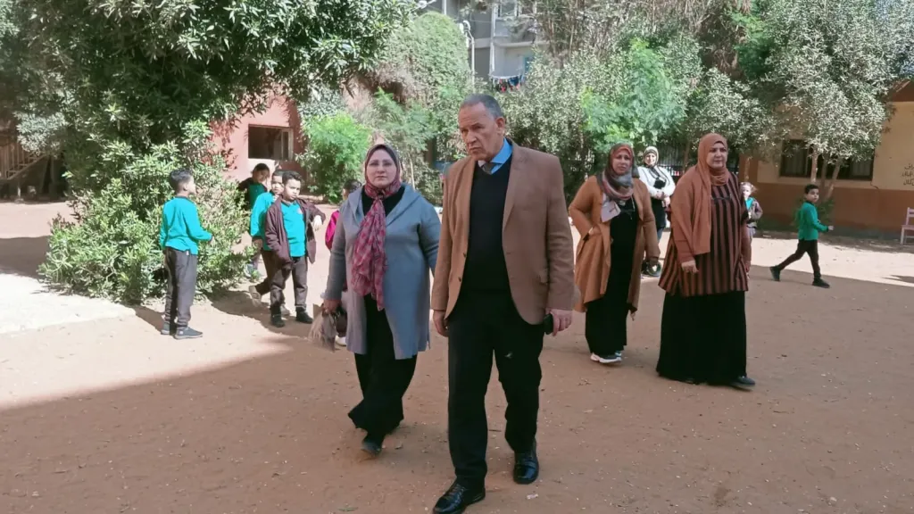 مدير تعليم أسيوط يتابع الانضباط المدرسى بمدرستى خديجة بنت خويلد الابتدائية