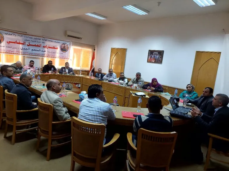 مهارات العمل النقايي.. دورة تثقيفية جديدة بنقابة العاملين بالبناء والأخشاب