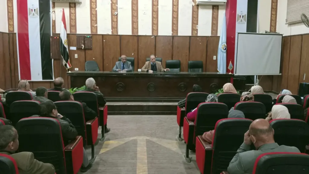 وكيل وزارة التعليم بأسيوط يناقش تنفيذ خطط التوجيه الفنى و البرامج