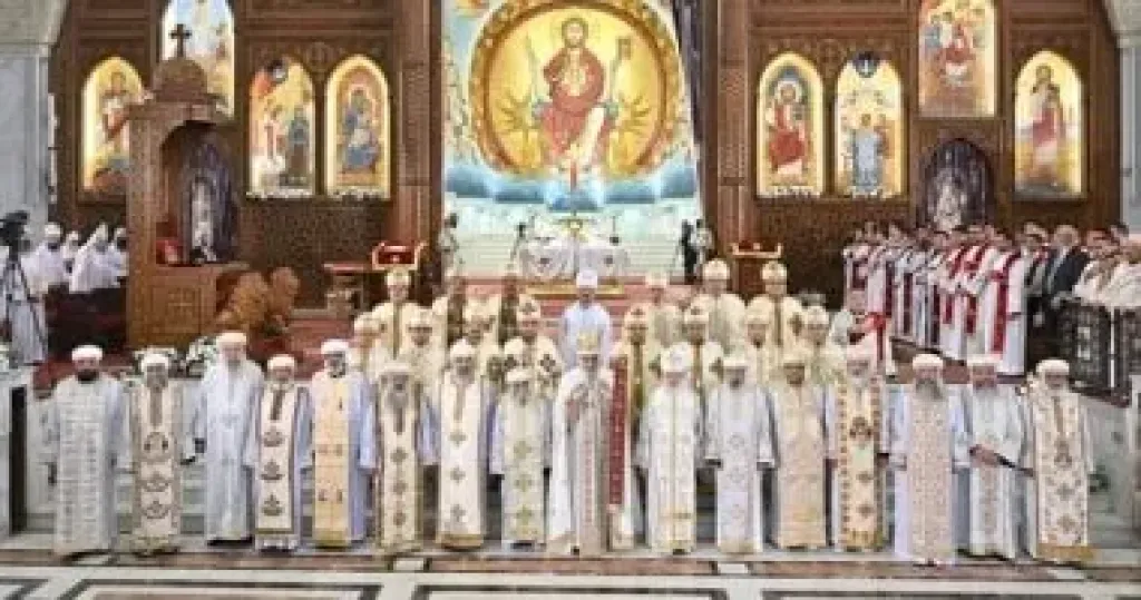 البابا تواضروس الثانى يرسم 15 كاهنا لكنائس القاهرة