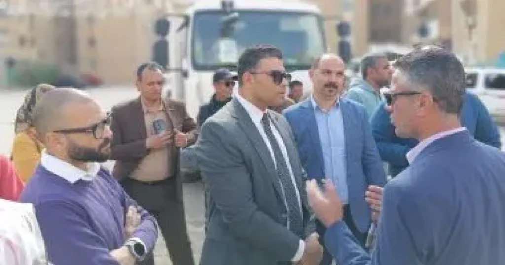 نائب محافظ السويس يجرى جولة لمتابعة أعمال النظافة والرصف بشوارع الأربعين وفيصل