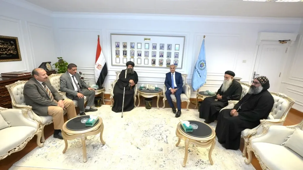 محافظ أسيوط يستقبل أسقف الاقباط الأرثوذكس بأبنوب والفتح وأسيوط الجديدة للتهنئة