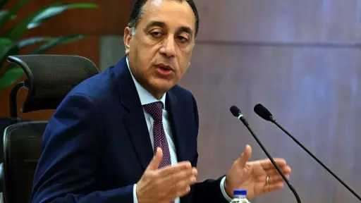 رئيس الوزراء يعود إلى القاهرة بعد مشاركته نيابة عن فخامة الرئيس في الاجتماع الأول لـ ”مجلس السلام” بواشنطن