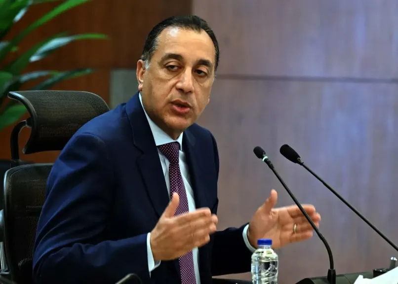 رئيس الوزراء يوجه بتوزيع نشرات دورية عن كل محافظة بمستوى الخدمات الحكومية