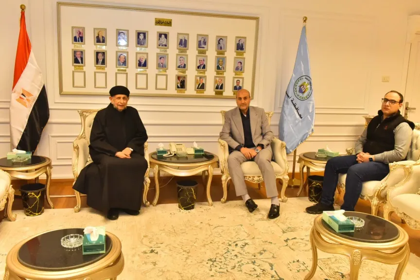 محافظ أسيوط يستقبل وكيل مطرانية أبوتيج للأقباط الأرثوذكس للتهنئة بتوليه مهام منصبه