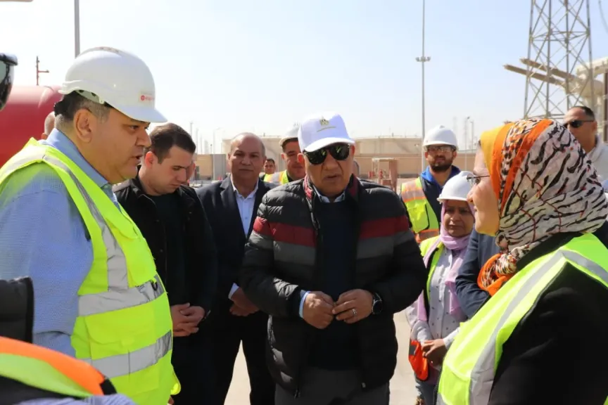 عصمت يتفقد محطة الربط الكهربائي المصرى السعودى العملاقة جهد 500 كيلو فولت تيار مستمر بمدينة بدر
