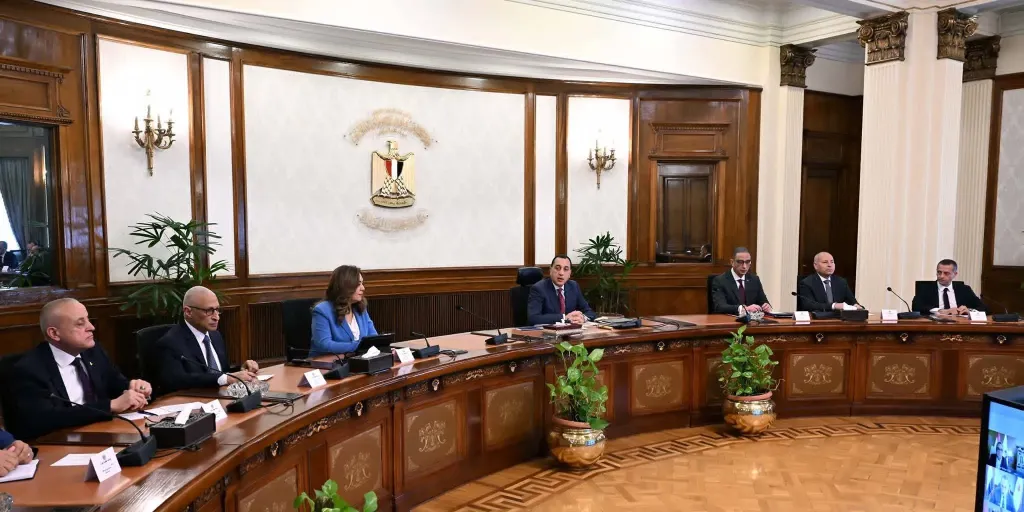 رئيس الوزراء يترأس أول اجتماع لمجلس المحافظين بعد تشكيله الجديد