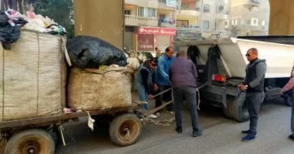 محافظ الجيزة: مصادرة فورية وغرامات مغلظة على إلقاء المخلفات بالطريق العام