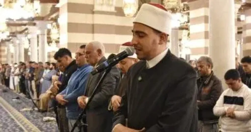 كبار القراء ونجوم دولة التلاوة يحيون رابع ليالي رمضان بتلاوات خاشعة