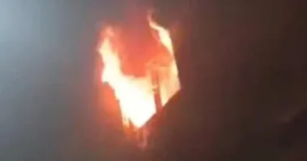 السيطرة على حريق بأحد فروع شركات المحمول بكورنيش مدينة أسوان