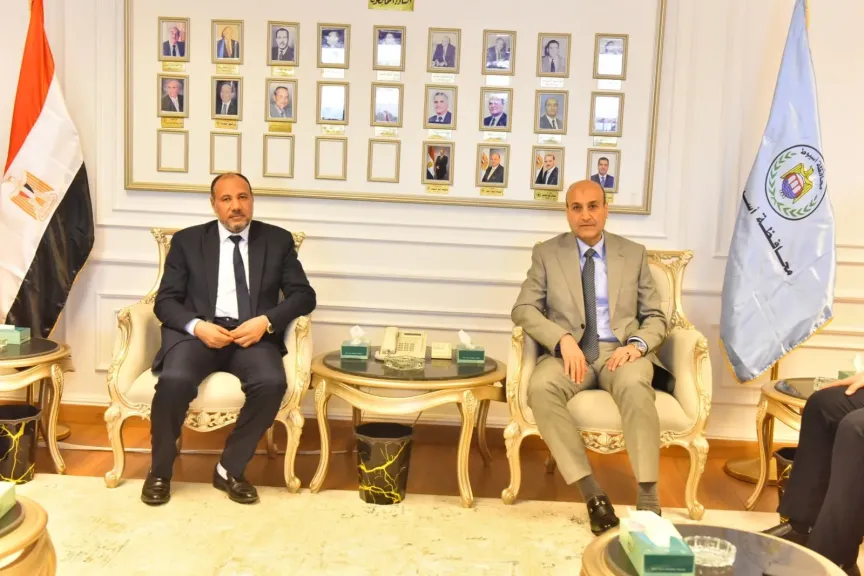 محافظ أسيوط يستقبل نائب رئيس جامعة الأزهر للوجه القبلي لتقديم التهنئة