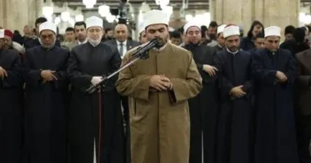 أئمة القبلة بالجامع الأزهر يؤمون المصلين بالقراءات المتواترة في صلاة التراويح