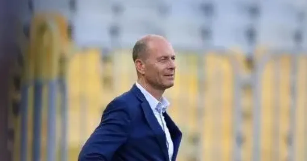 عودة طاهر وشريف لقائمة الأهلي لمباراة سموحة وتواجد مروان عطية