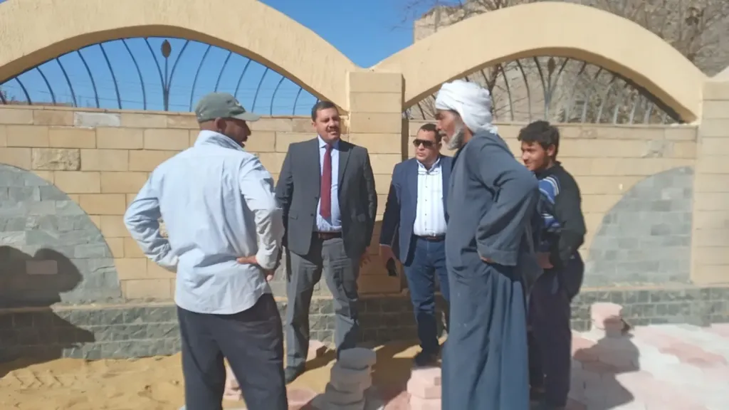 محافظ أسيوط يؤكد استمرار تطوير الطرق