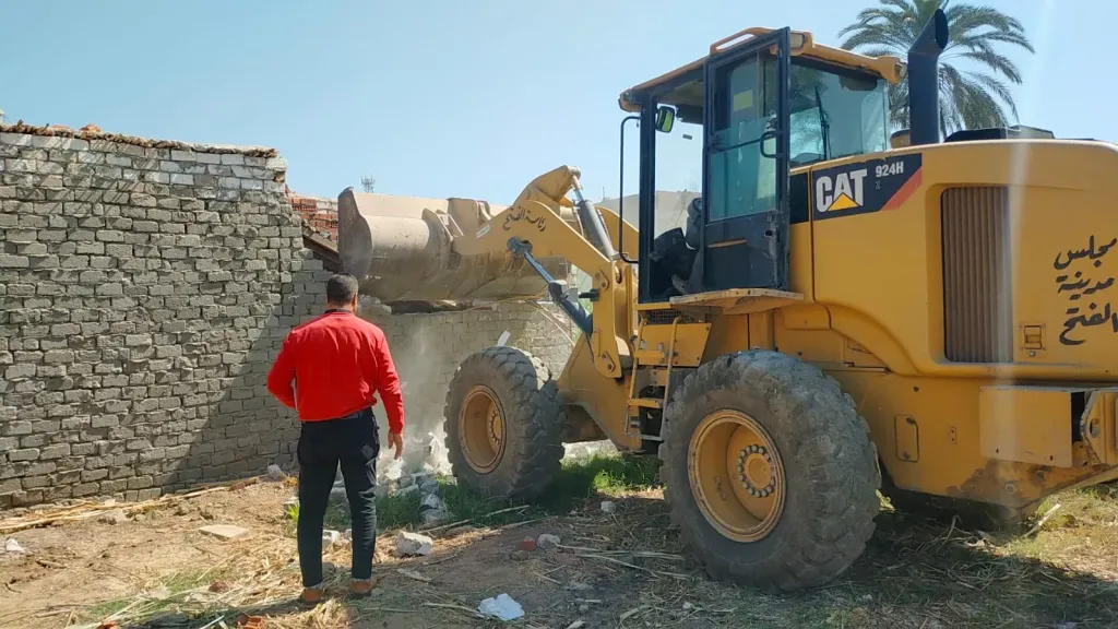 محافظ أسيوط: إزالة 18 حالة تعدي بـ3 مراكز وحي ضمن المرحلة الثانية