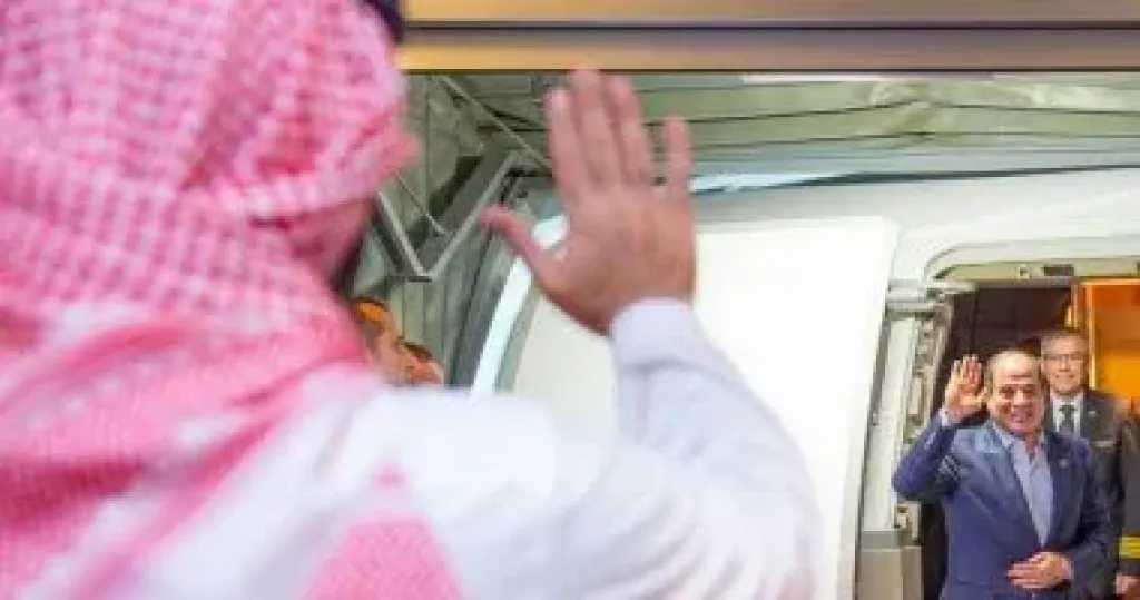 الرئيس السيسى يعود إلى أرض الوطن عقب زيارته للسعودية